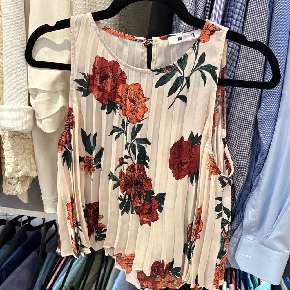 BB Dakota Cream Floral Pleated Blouse